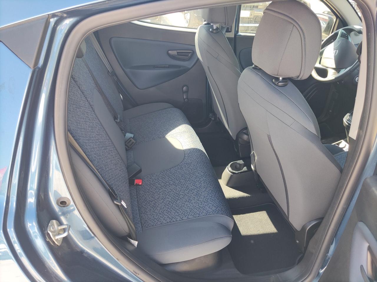 Lancia Ypsilon 1.0 FireFly 5 porte S&S Hybrid Gold