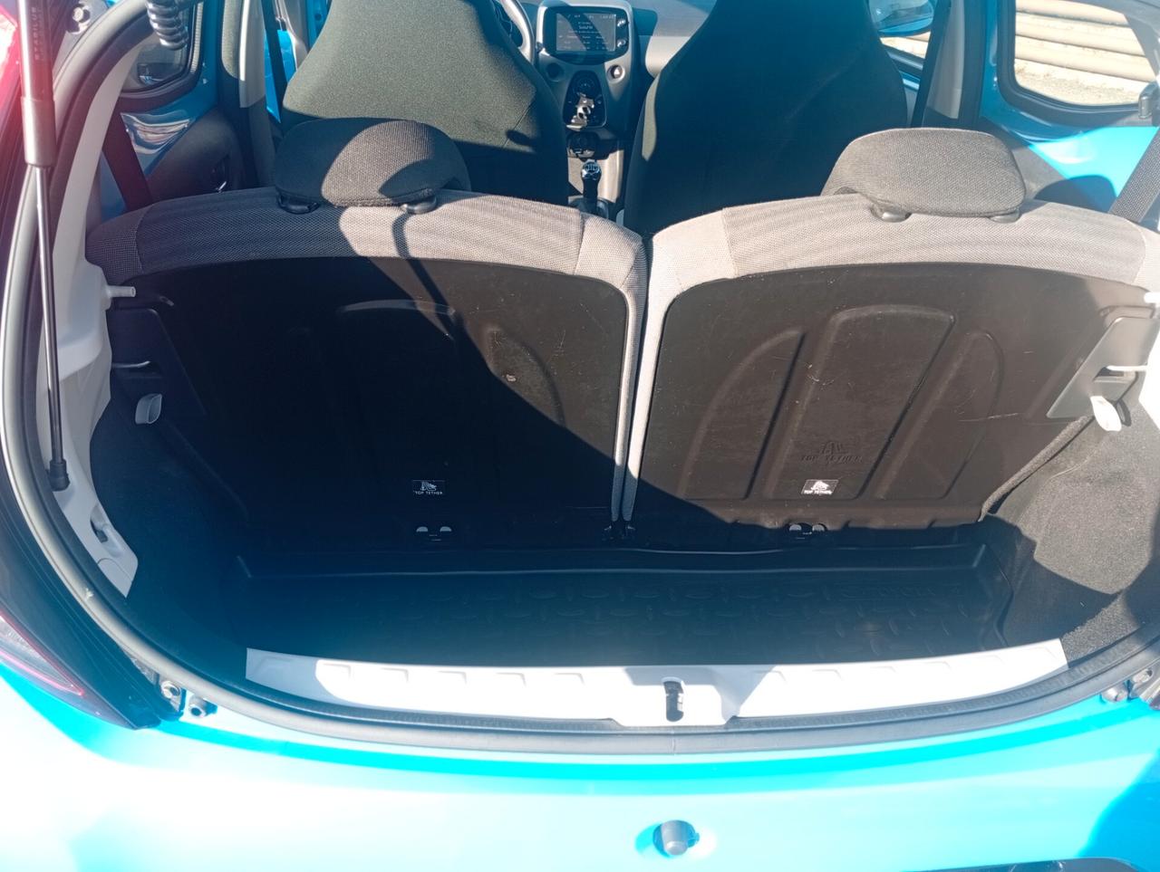 Toyota Aygo Connect 1.0 VVT-i 72 CV 5 porte x-clusiv NEOPATENTATI OK