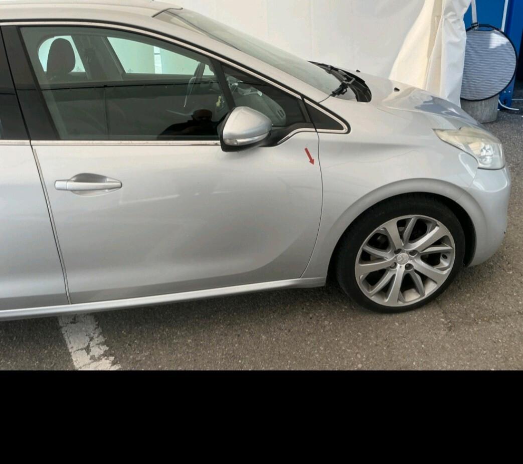 Peugeot 208 1.6 e-HDi 115 CV Stop&Start 2014