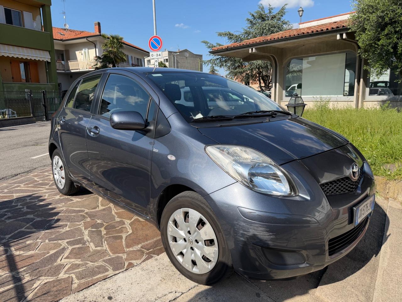 Toyota Yaris 1.0 5 porte Sol