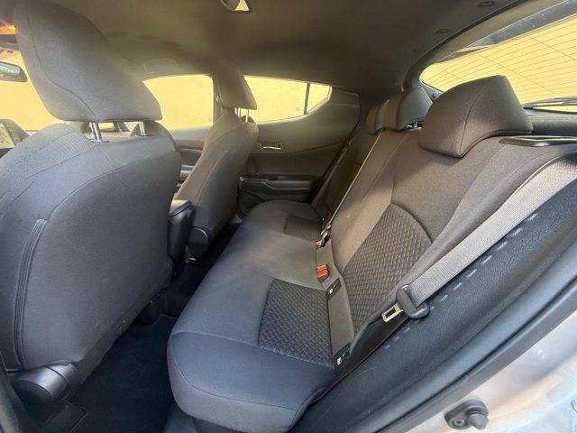 TOYOTA C-HR 1.8 Hybrid E-CVT Business