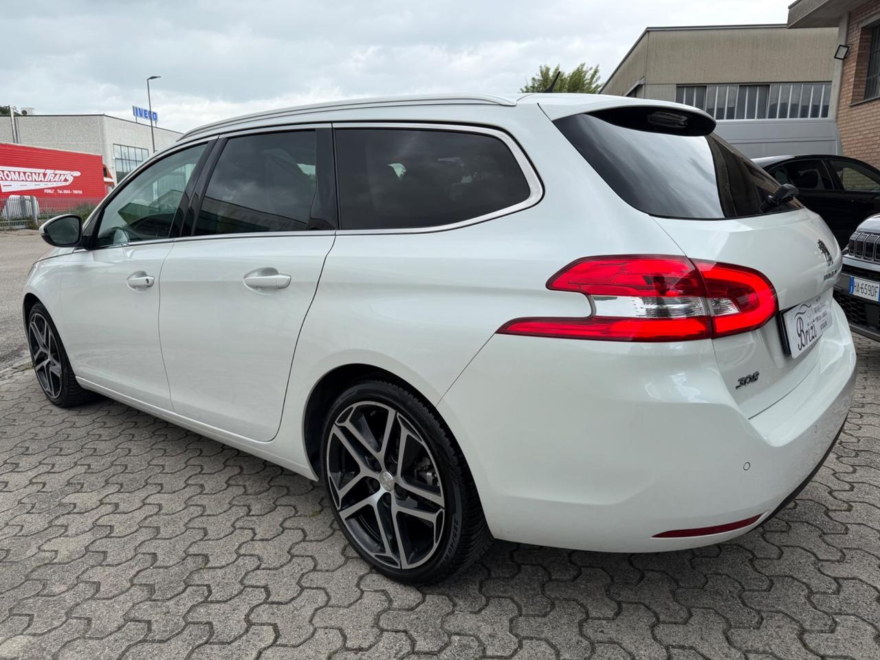 Peugeot 308 BlueHDi 130 S&S SW Allure