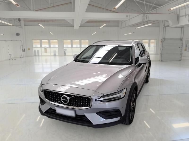 VOLVO V60 CROSS COUNTRY B4 D AWD AUTOM. CORE STATION WAGON