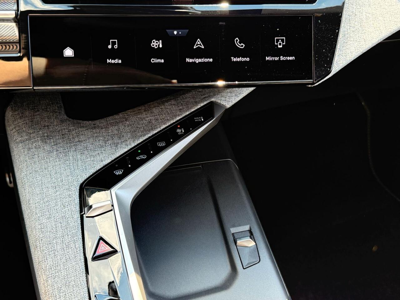 Peugeot 3008 2025 Hybrid 145 e-DCS6 GT 26000KM