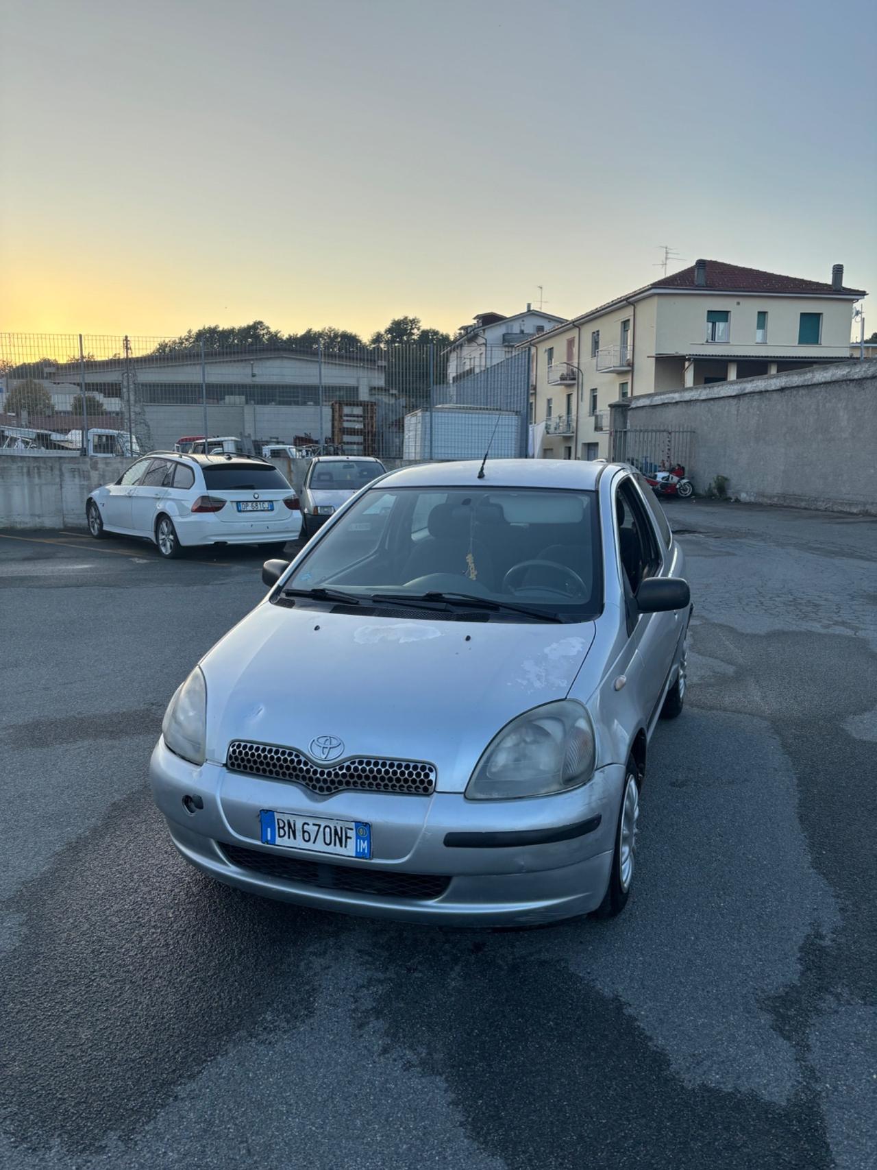 Toyota Yaris 1.0i 16V cat 3 porte Sol