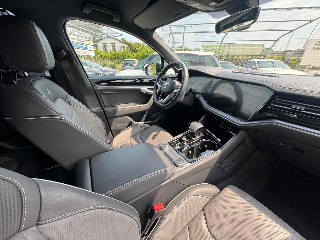 Volkswagen Touareg 3.0 V6 TSI R LINE