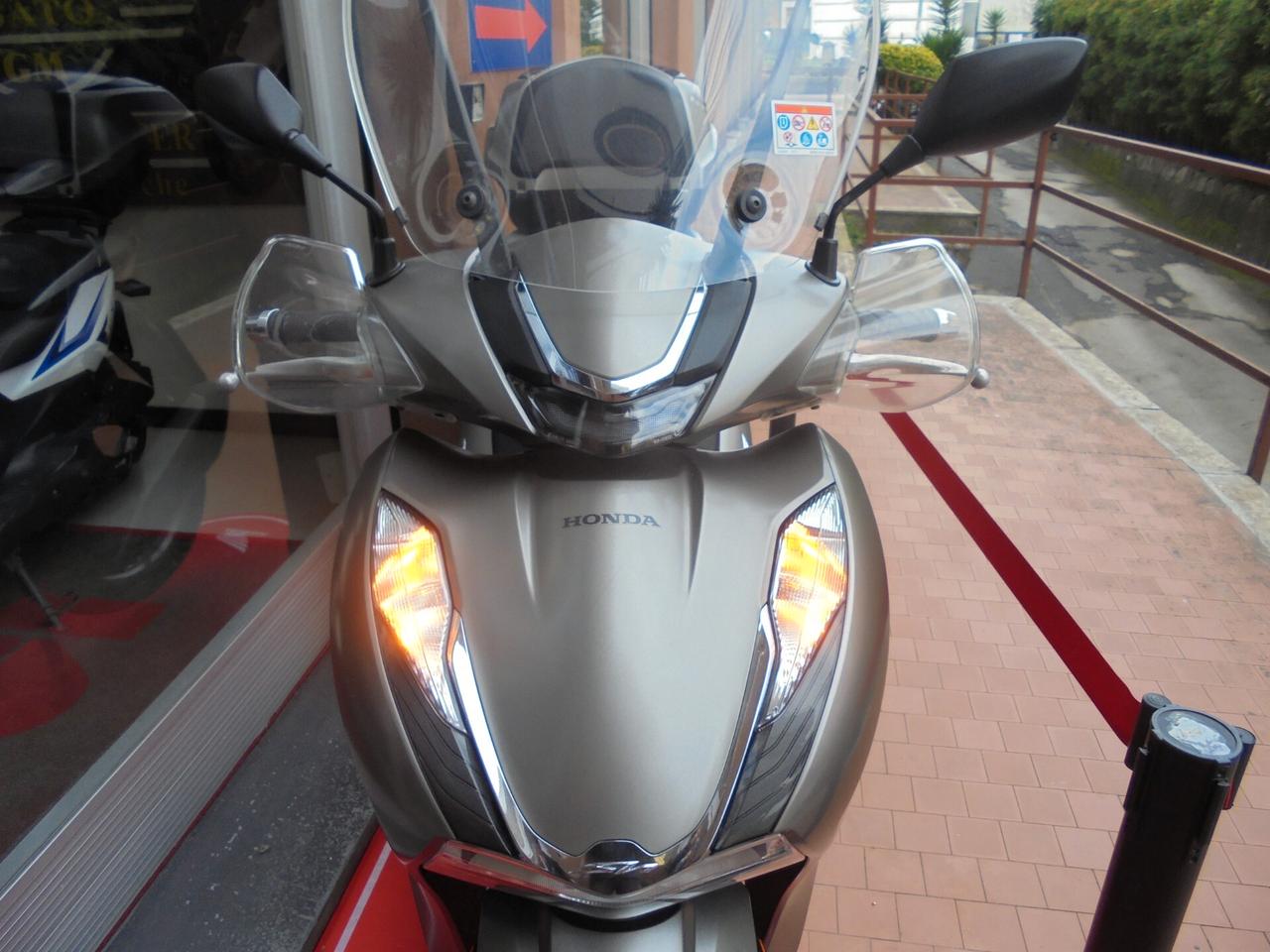 Honda SH 350 ABS + TCS