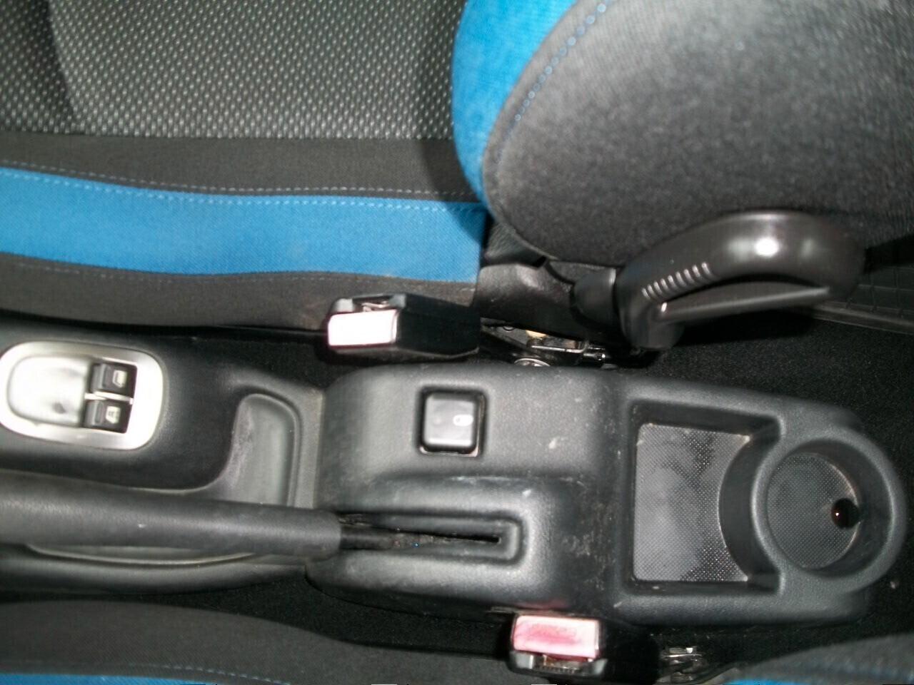Peugeot 206 MODELLO PIU,, CC 1360 BENZINA EURO 05 SI NUOVI PATENTATI KM 119443 GARANZIA UN ANNO