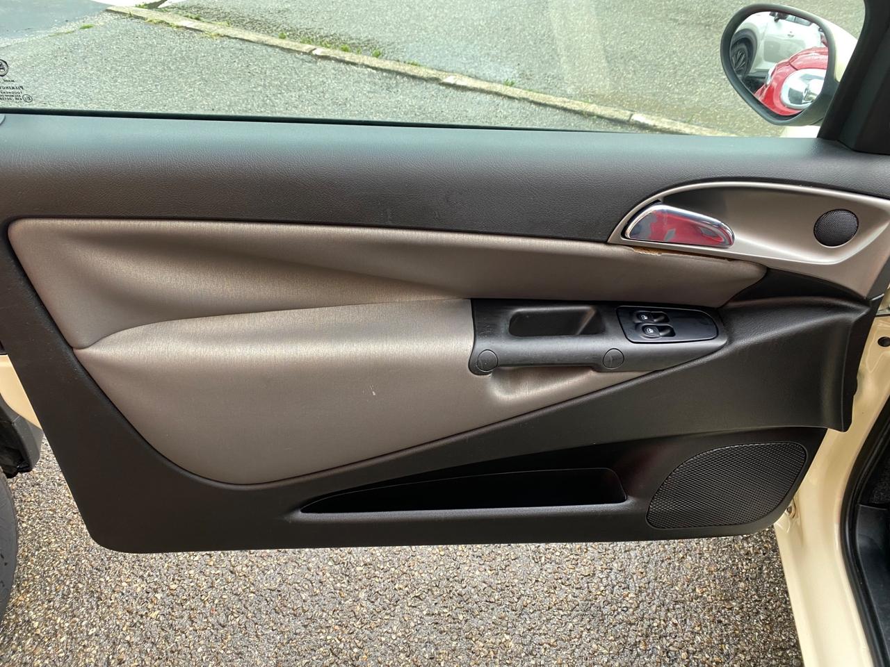 Lancia Ypsilon 1.2 Benzina Argento NEOPATENTATI