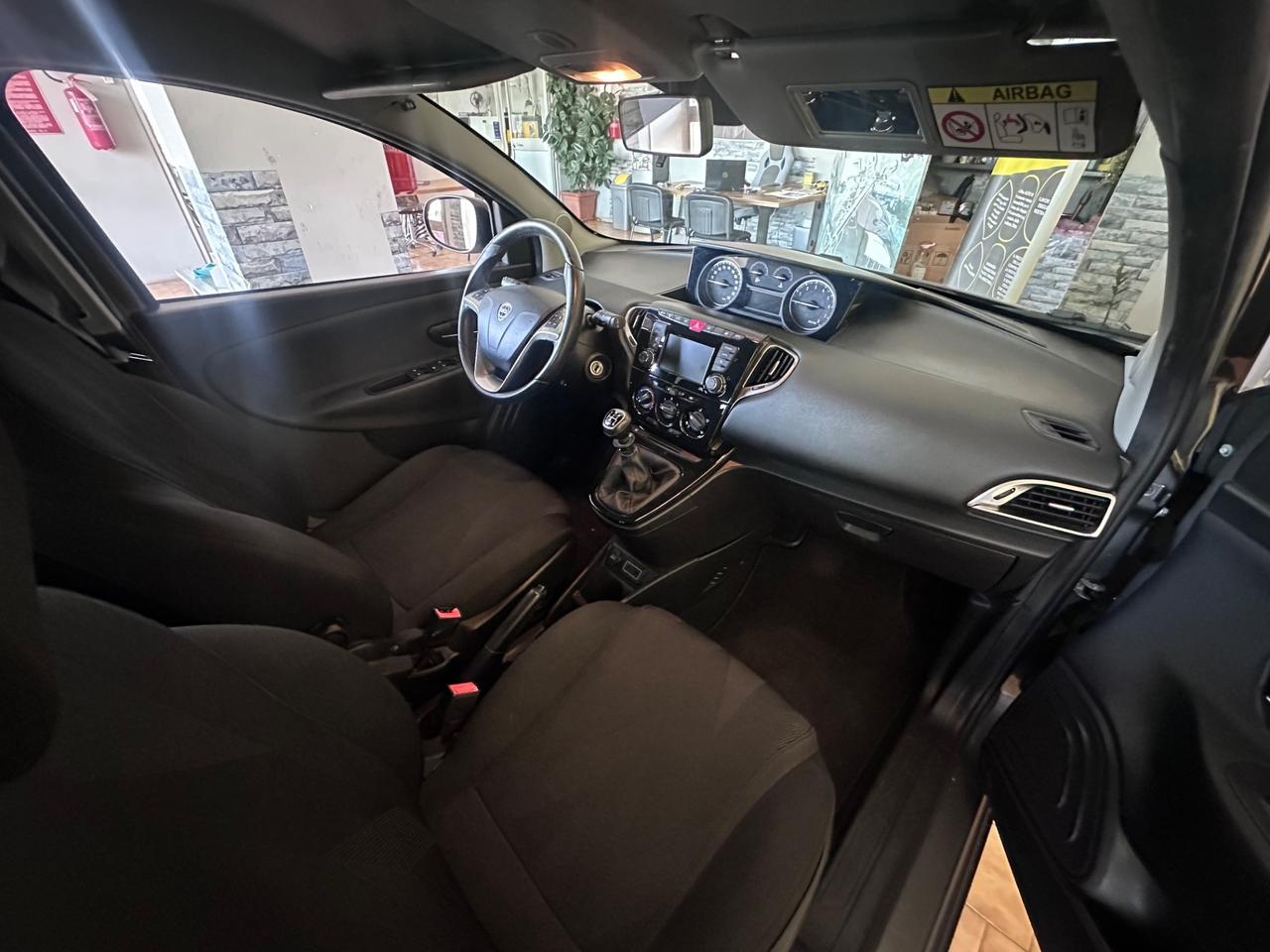 Lancia Ypsilon 1.2benz. Platinum 76.000km