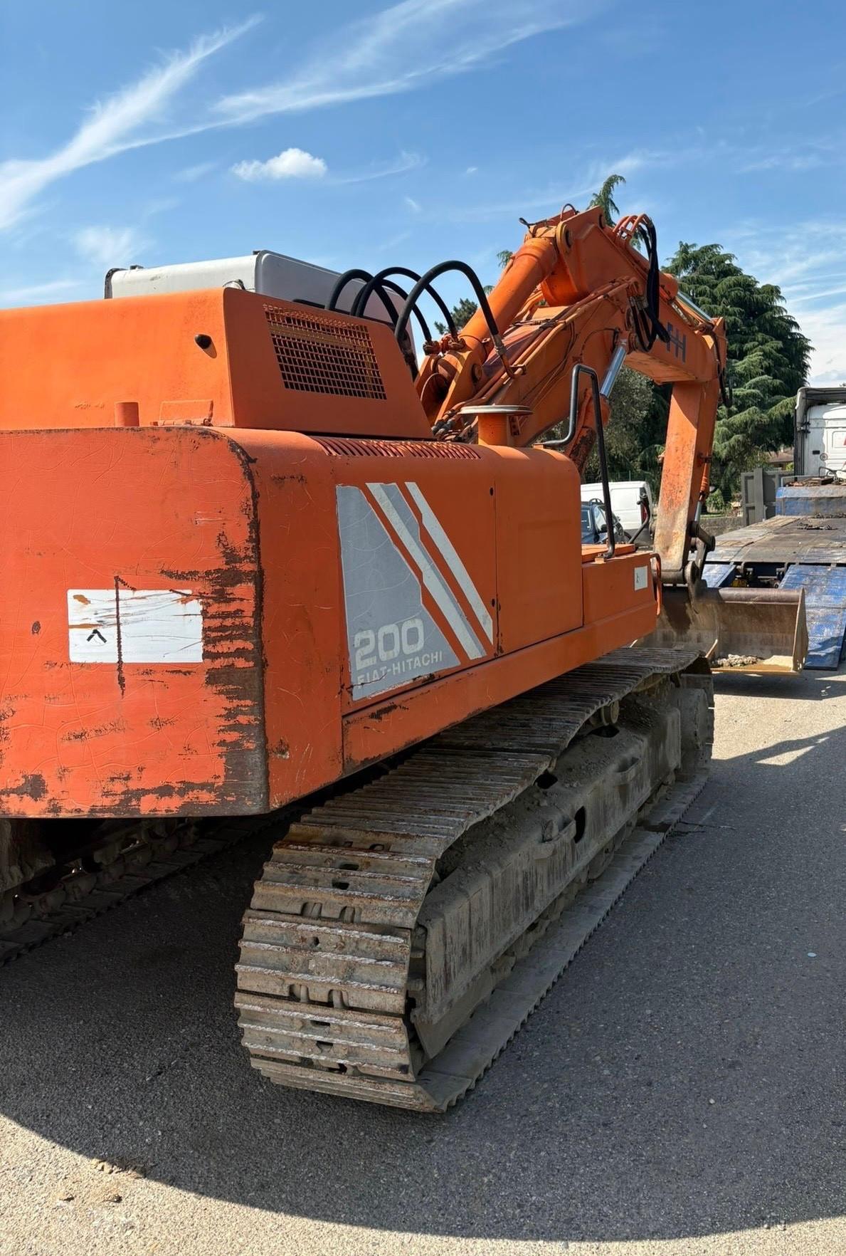 Escavatore FIAT HITACHI FH 200 cingolato