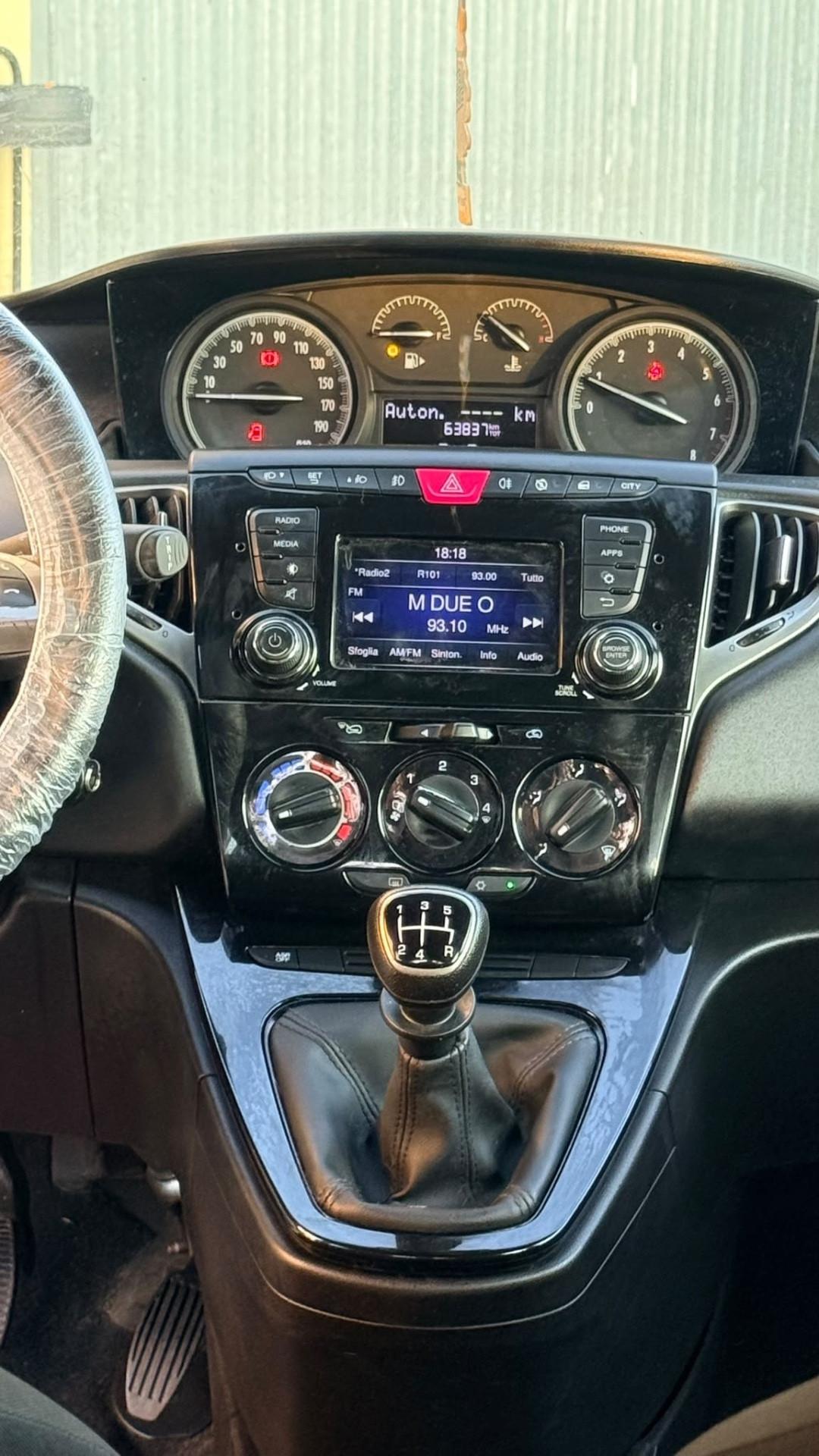 Lancia Ypsilon 1.2 69 CV 5 porte S&S Platinum