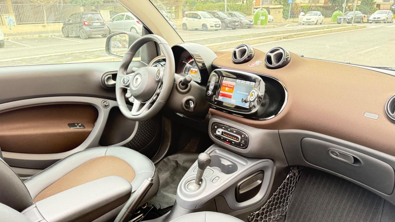 Smart ForTwo 70 1.0 twinamic cabrio Perfect LED NAVI KAMERA PDC PELLE CERCHI 15 BLUETOOTH BRACCIOLO