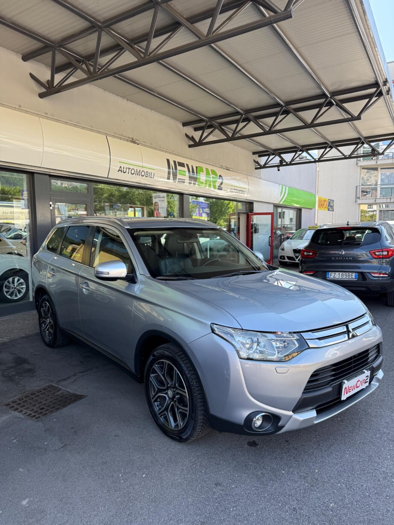 MITSUBISHI OUTLANDER 2.2 DI-D 4WD INSTYLE 7posti