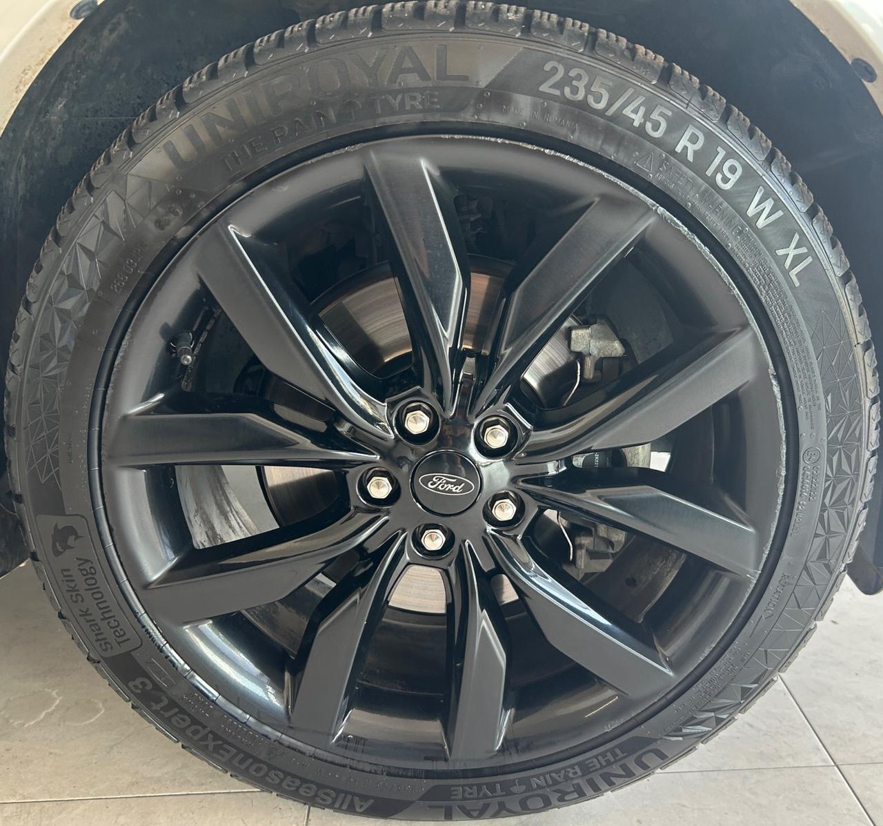 Ford Kuga 2.0 TDCI 180 CV 4WD Powershift ST-Line