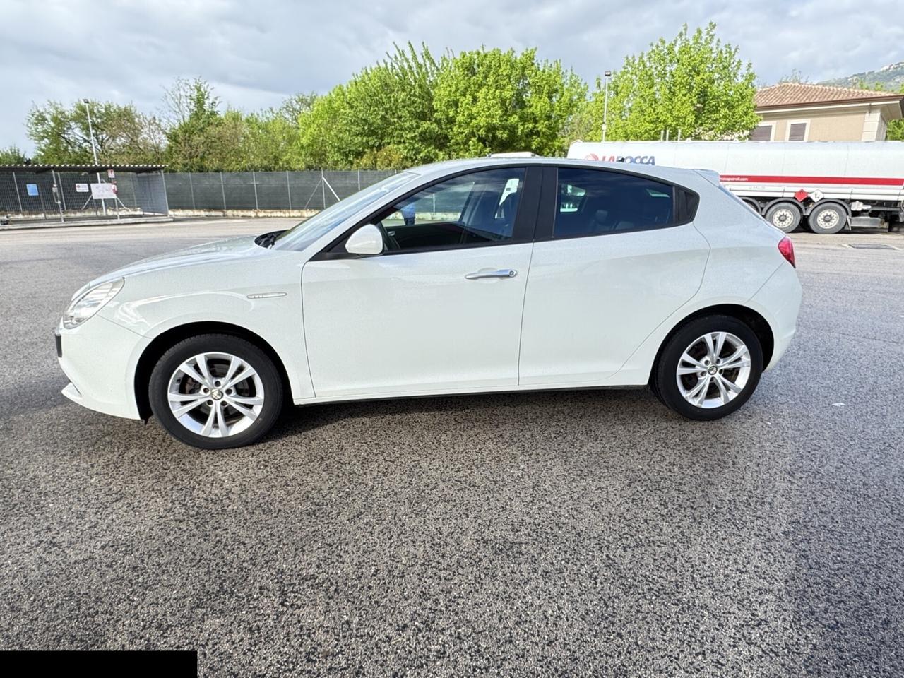 ALFA ROMEO GIULIETTA 1.6 SPORT INTERNI IN PELLE