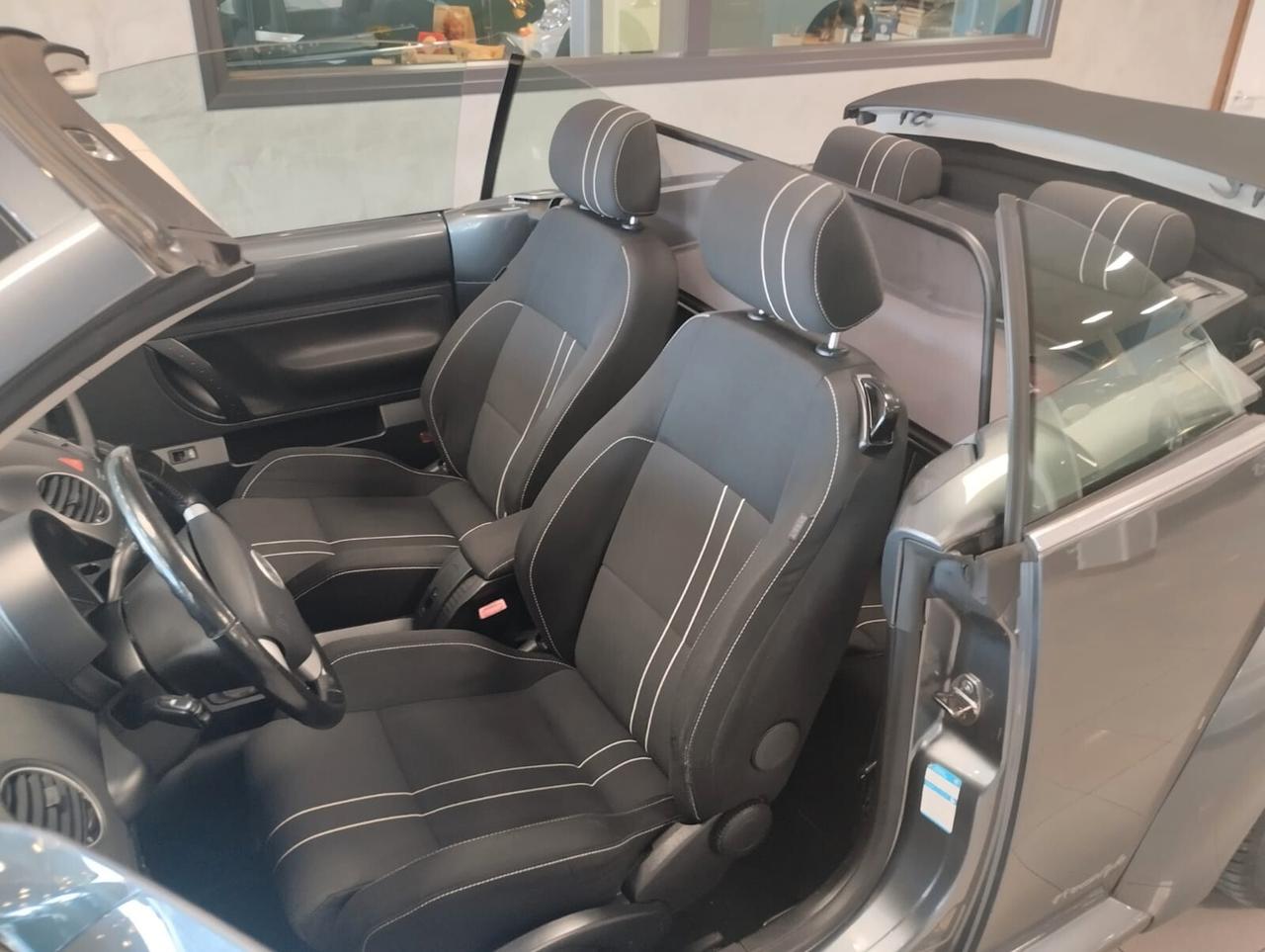 Volkswagen New Beetle 1.6 Cabrio adatta a neopatentati