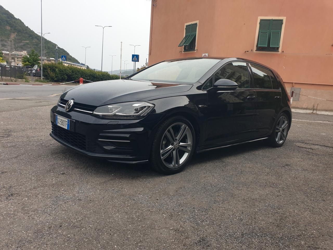 Volkswagen Golf 2.0 TDI DSG 5p. R LINE
