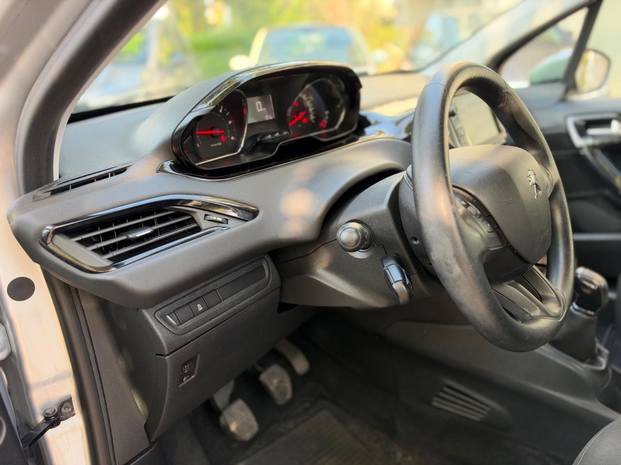 Peugeot 208 1.4 HDi 68 CV 5 porte Allure