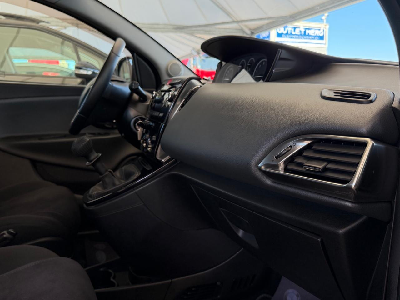 Lancia Ypsilon 1.2 69 CV 5 porte Gold