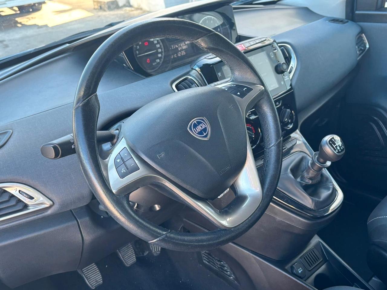 Lancia Ypsilon 1.0 FireFly 5 porte S&S Hybrid Gold