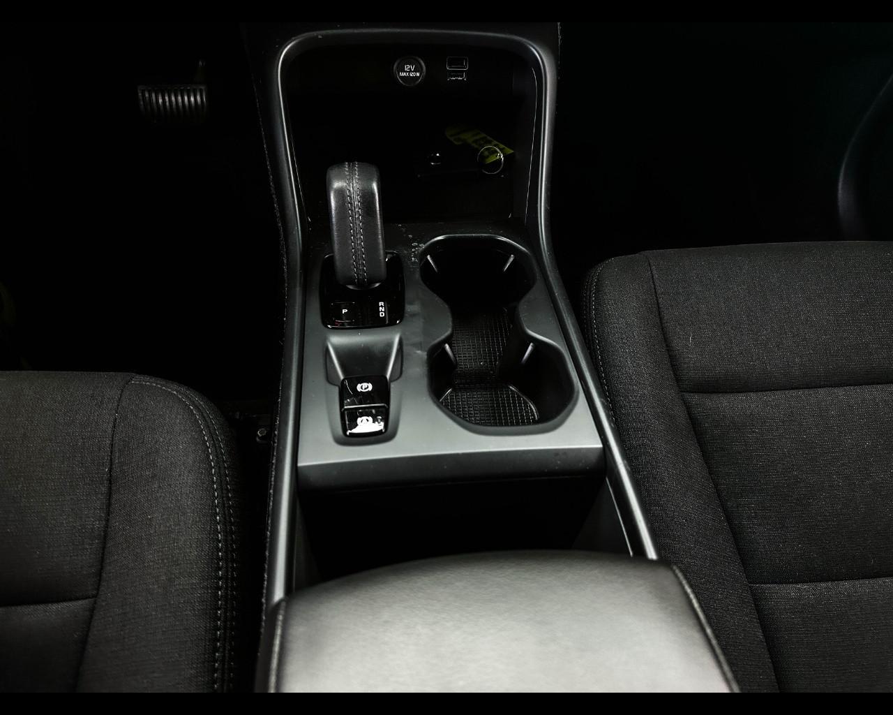 VOLVO XC40 (2017-->) - XC40 T2 Geartronic Momentum