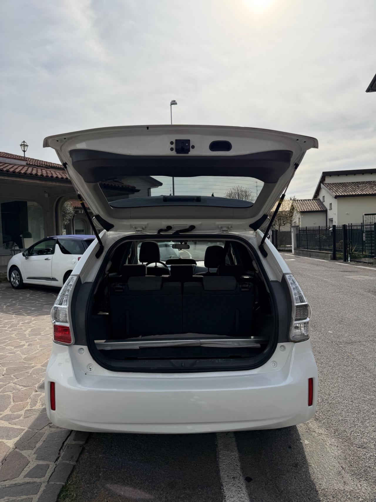 Toyota Prius Prius+ 1.8 Lounge