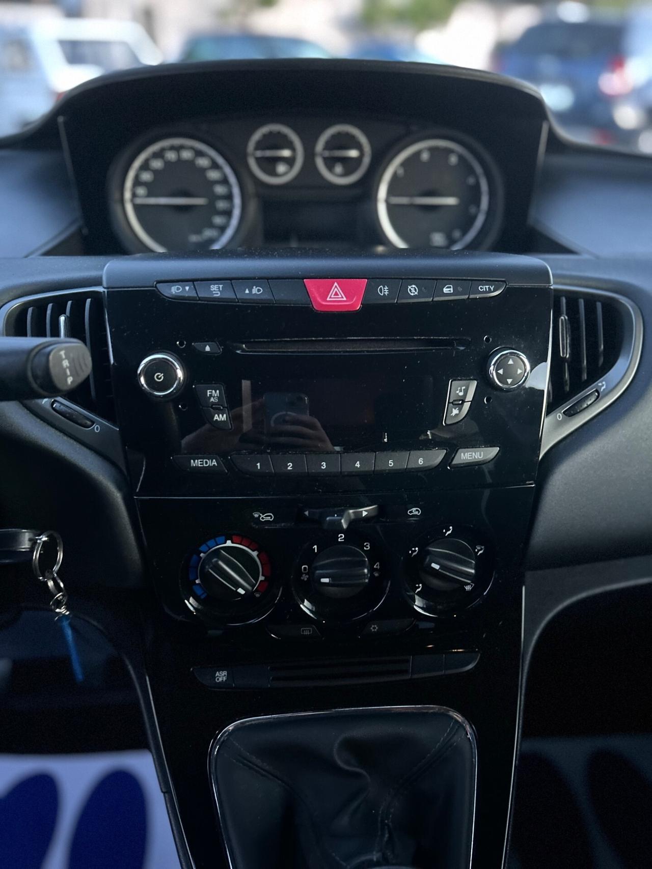 Lancia Ypsilon 1.3 MJT Elefantino Bianco Platinum