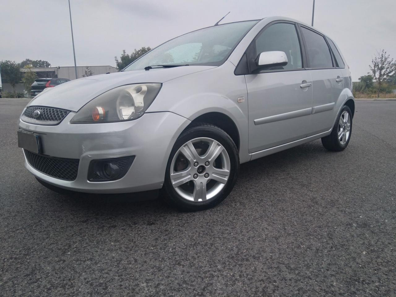Ford Fiesta 1.2 16V 75cv 5p titanium
