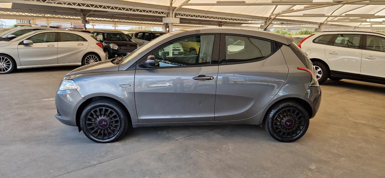 Lancia Ypsilon 1.2 69cv 5 porte GPL Elefantino Rosso