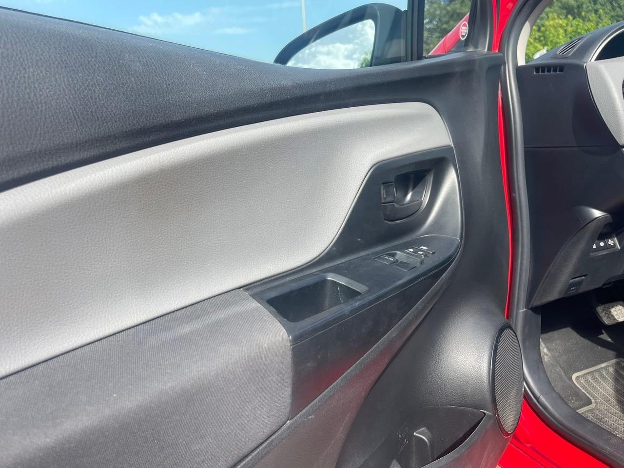 Toyota Yaris Trend Red Edition 1.5h Hybrid 73cv