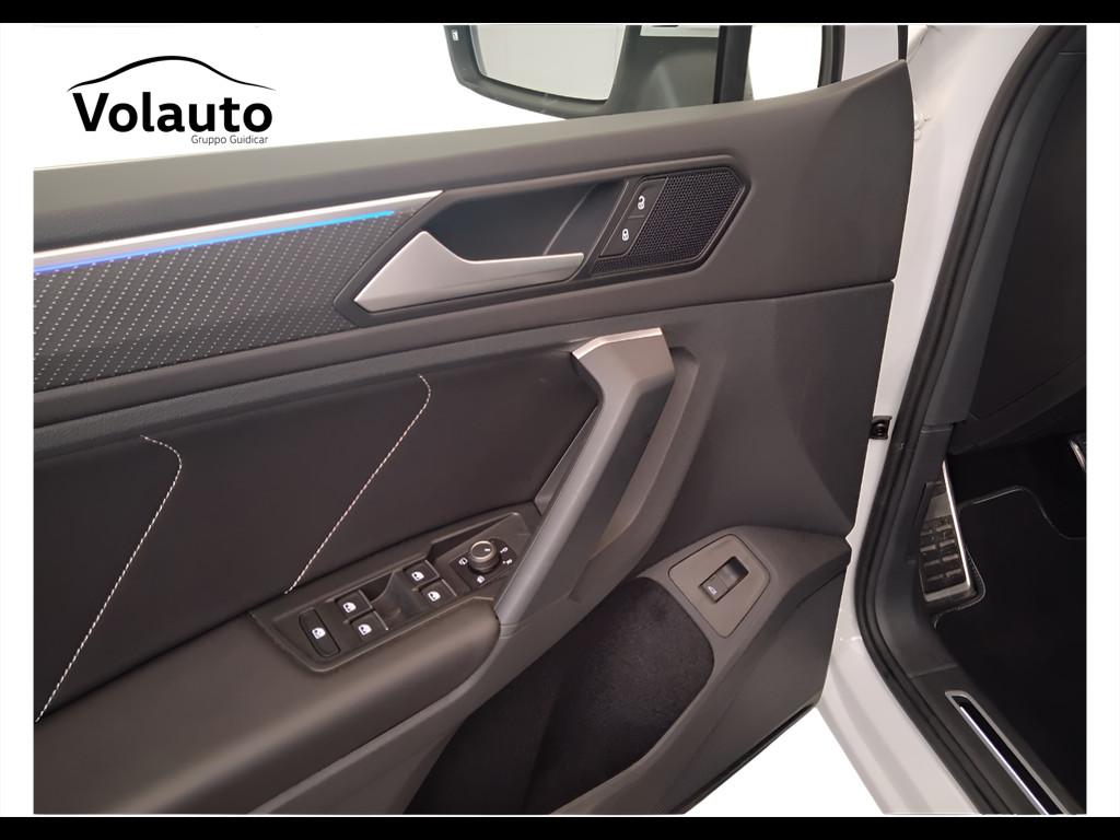 VOLKSWAGEN Tiguan II 2021 - Tiguan 1.5 tsi R-Line 150cv dsg