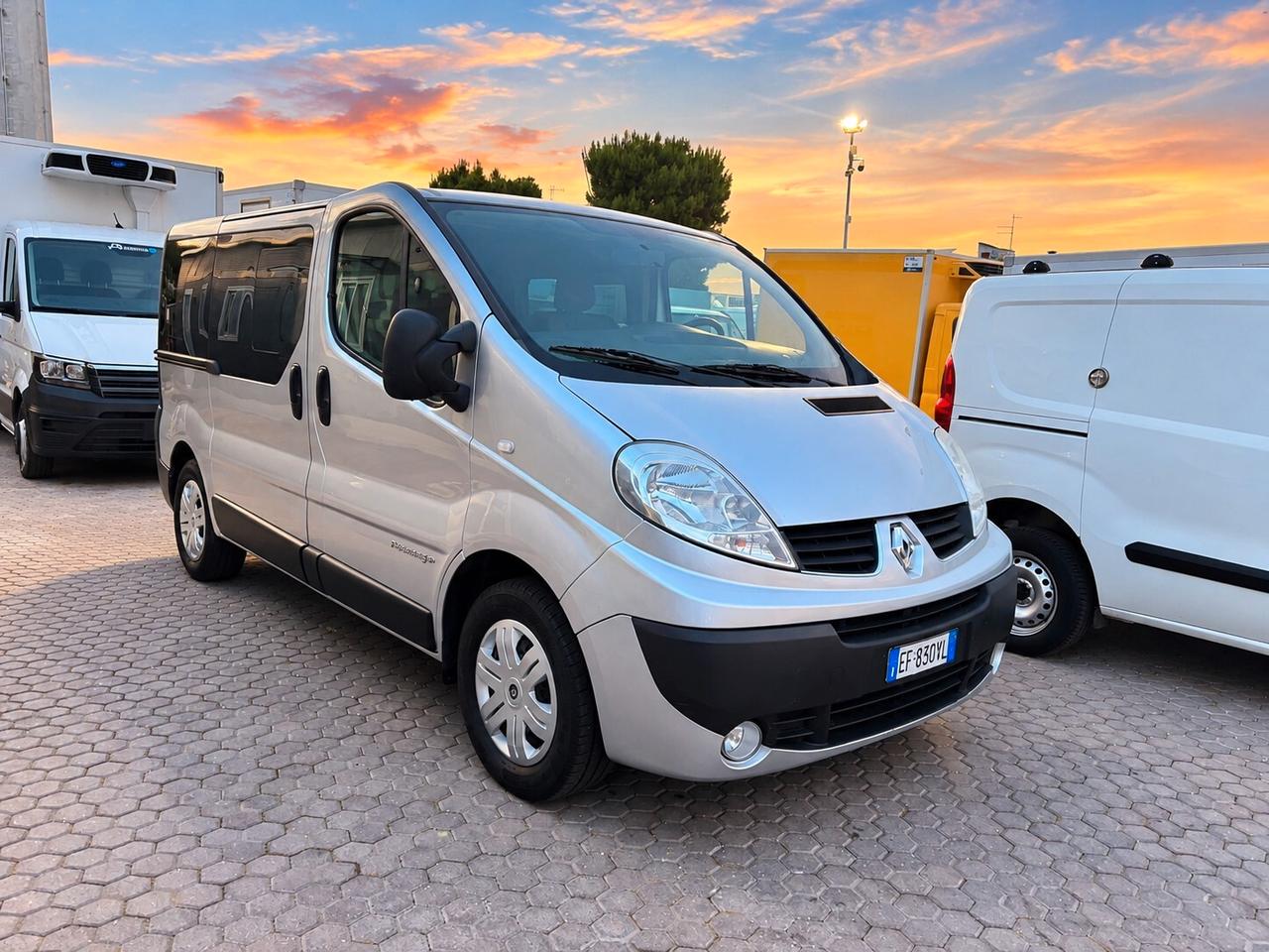 RENAULT TRAFIC 2.0 DCI 120 CV 9 POSTI - MOTORE RIFATTO
