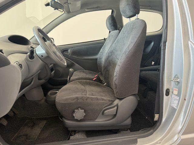 TOYOTA Yaris 1.0i 16V cat 3 porte Sol