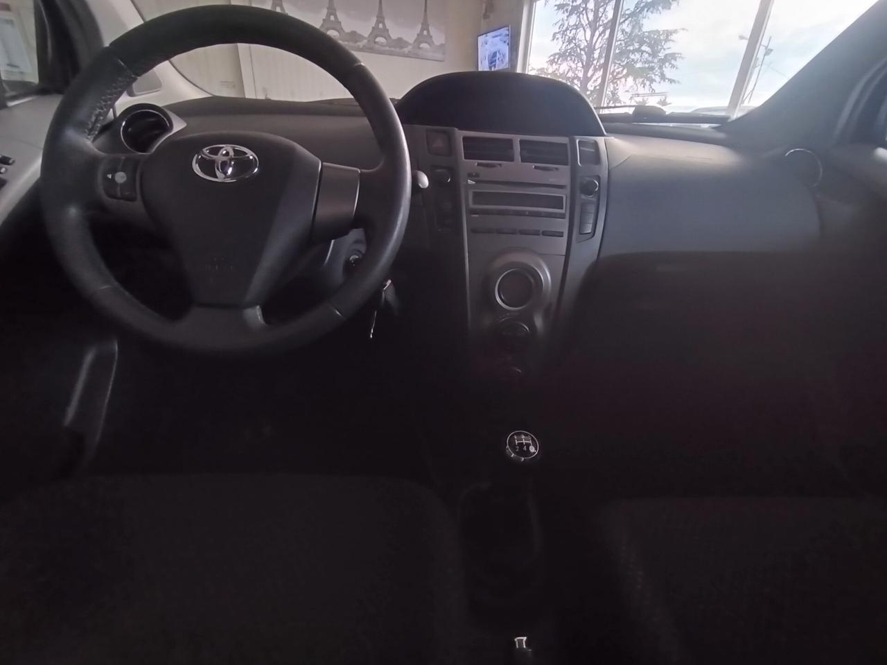Toyota Yaris 1.0 5 porte Sol