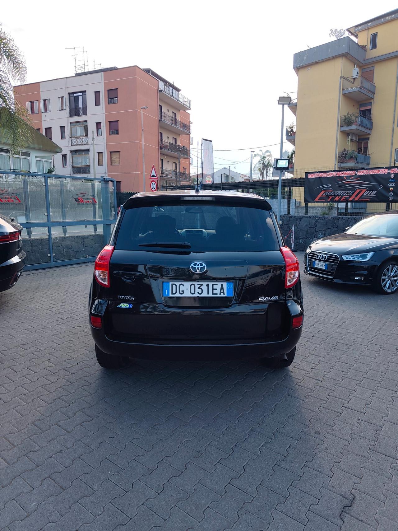 Toyota RAV 4 RAV4 2.2 D-4D 136 CV Luxury