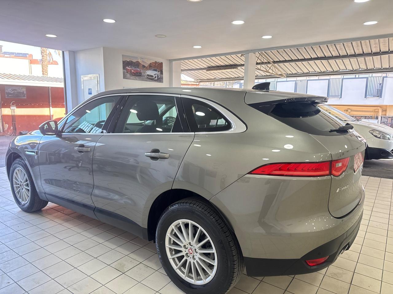 Jaguar F-Pace 2020 180 cv portfolio