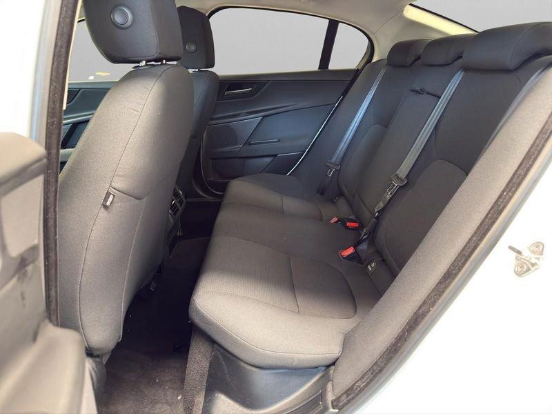 Jaguar XE JAGUAR XE 2.0 D 180cv 6m - PURE BUSINESS EDITION -