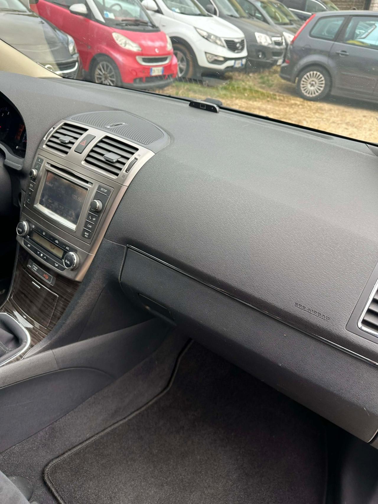 Toyota AVENSIS STYLE UNICOPR KMCERT GARAN