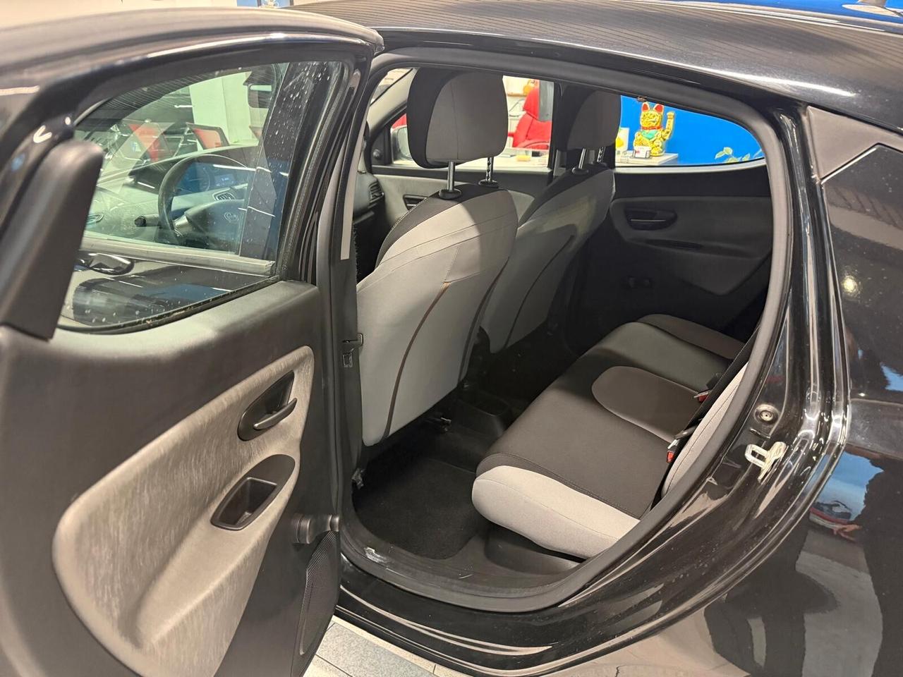 Lancia Ypsilon 1.2 benzina Neopatentati