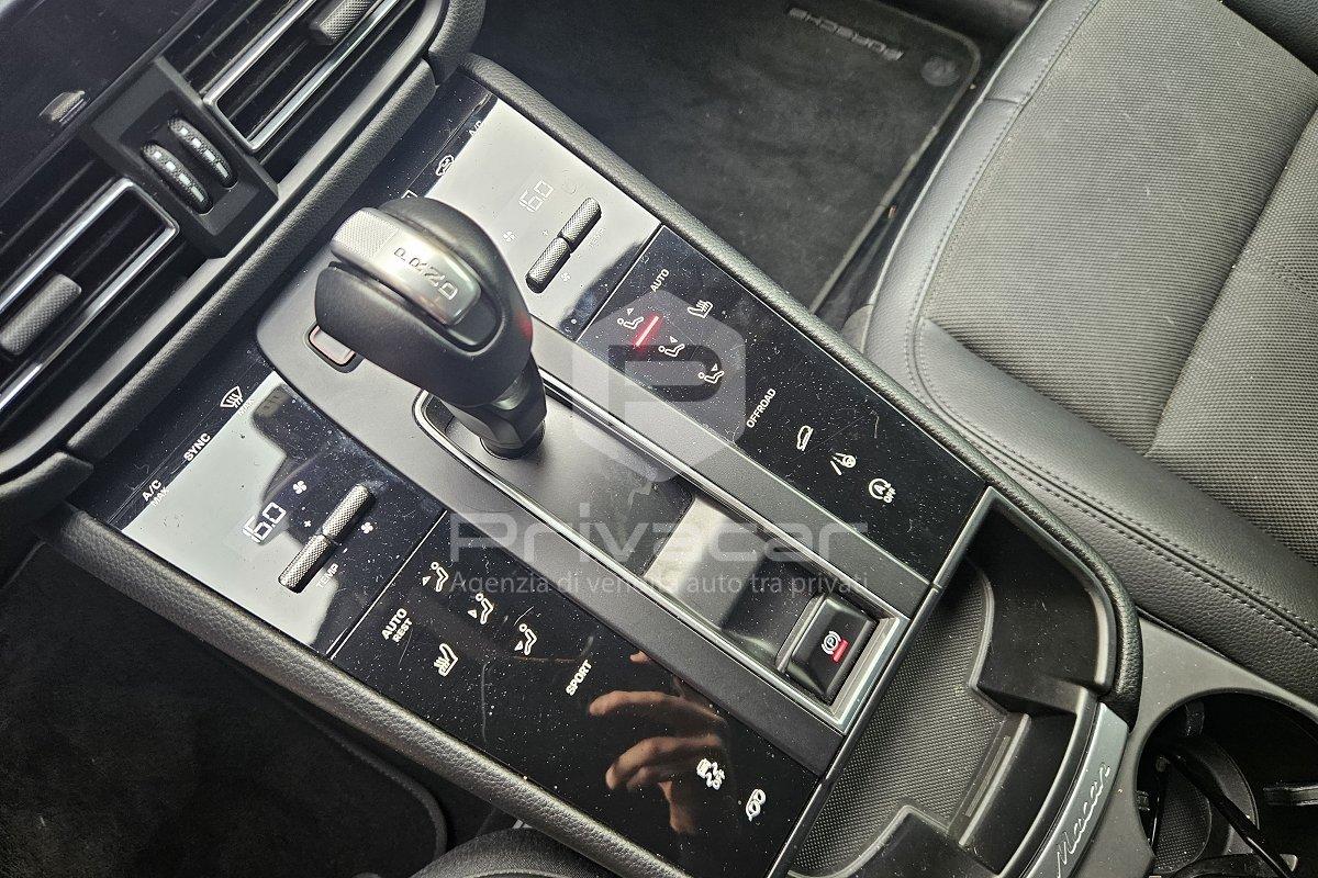 PORSCHE Macan 2.0