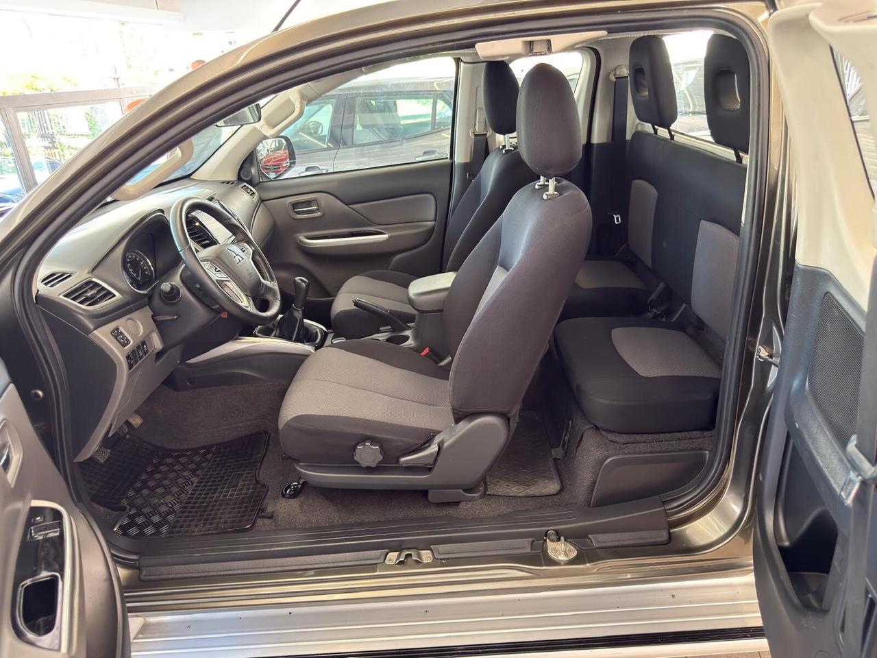 L200 ClubCab 2.4 DI-D 154cv Invite 4wd Super Select 6M