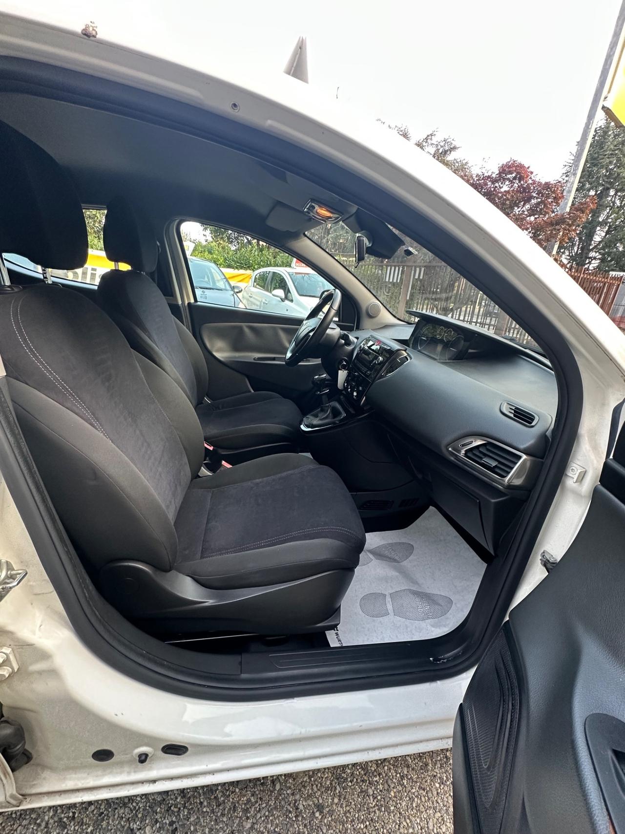 Lancia Ypsilon 1.2 69 CV 5 porte GPL Ecochic Gold