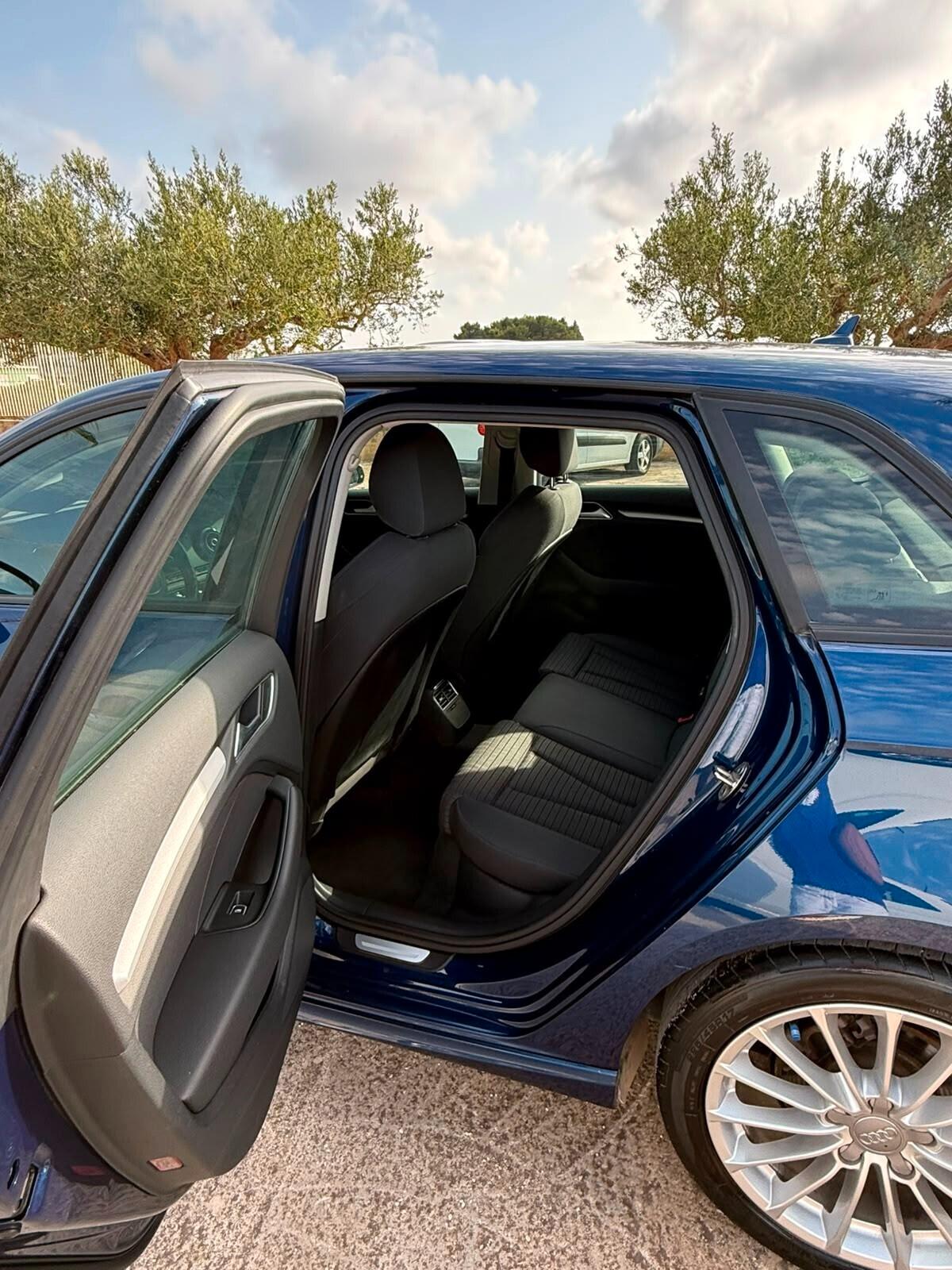 Audi A3 Cabrio 1.6 TDI clean diesel Attraction
