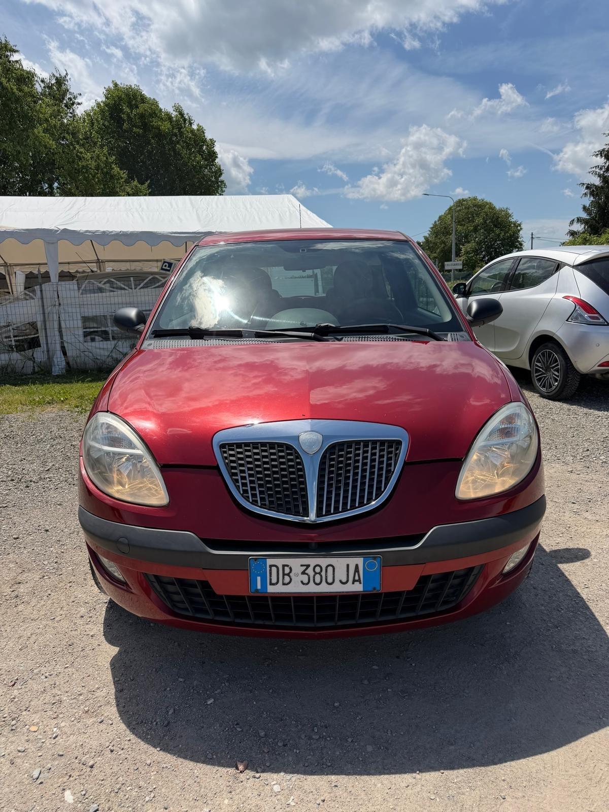 Lancia Ypsilon 1.2 16V Oro