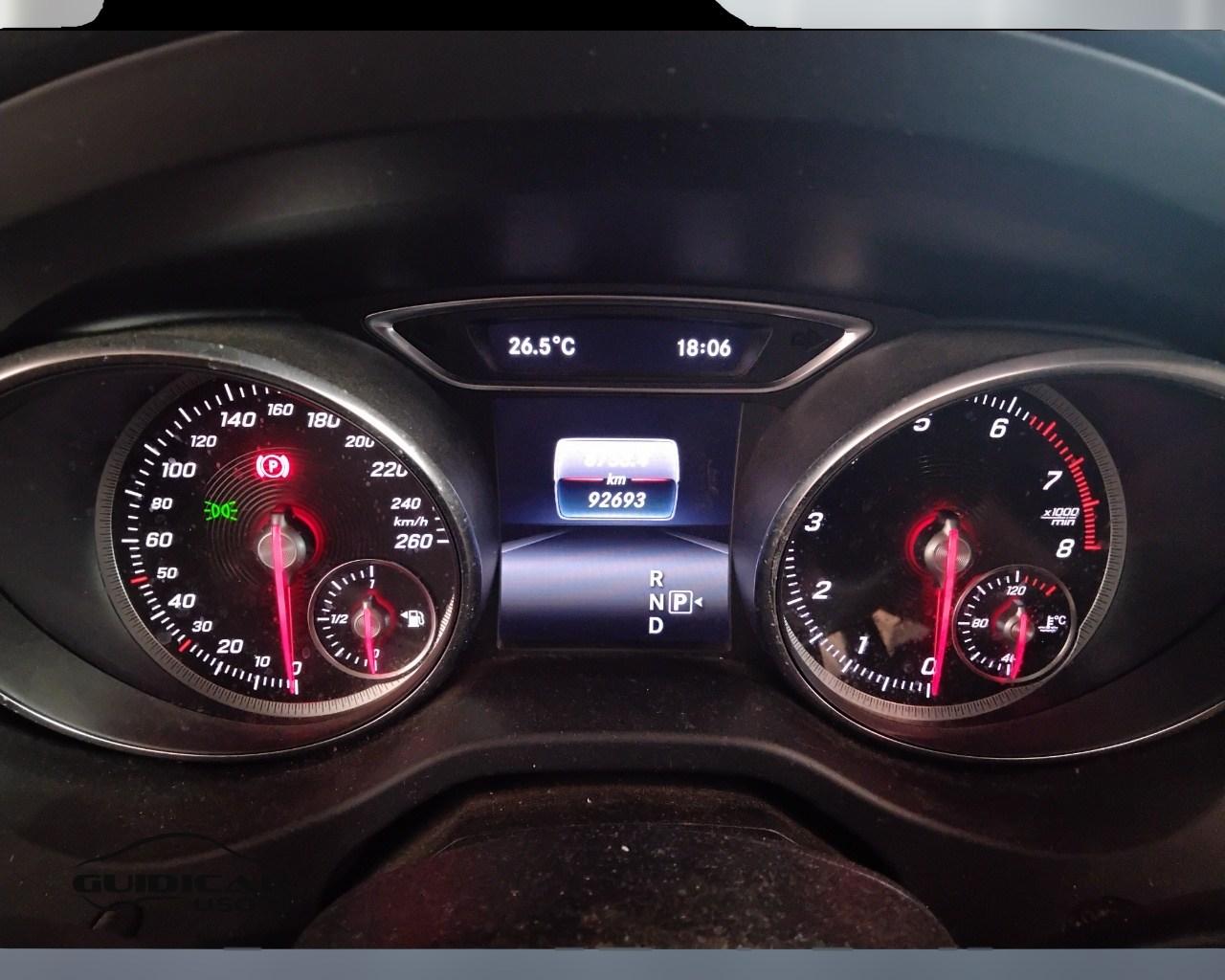 Mercedes-Benz GLA-X156 2017 - GLA 180 Night Edition auto