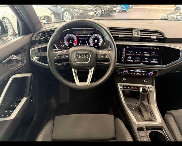 AUDI Q3 35 TDI S tronic Business Advanced