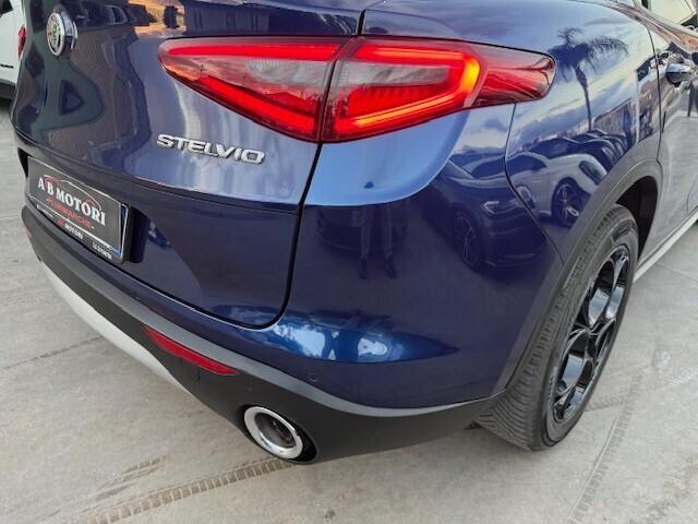 Alfa Romeo Stelvio 2.2 Turbodiesel 160 CV AT8 RWD