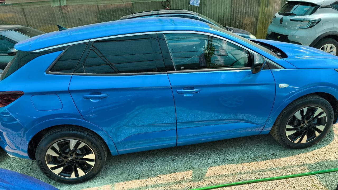 Opel Grandland 1.5 DIESEL ECOTEC CAMBIO AUTOMATICO 2023 KM0