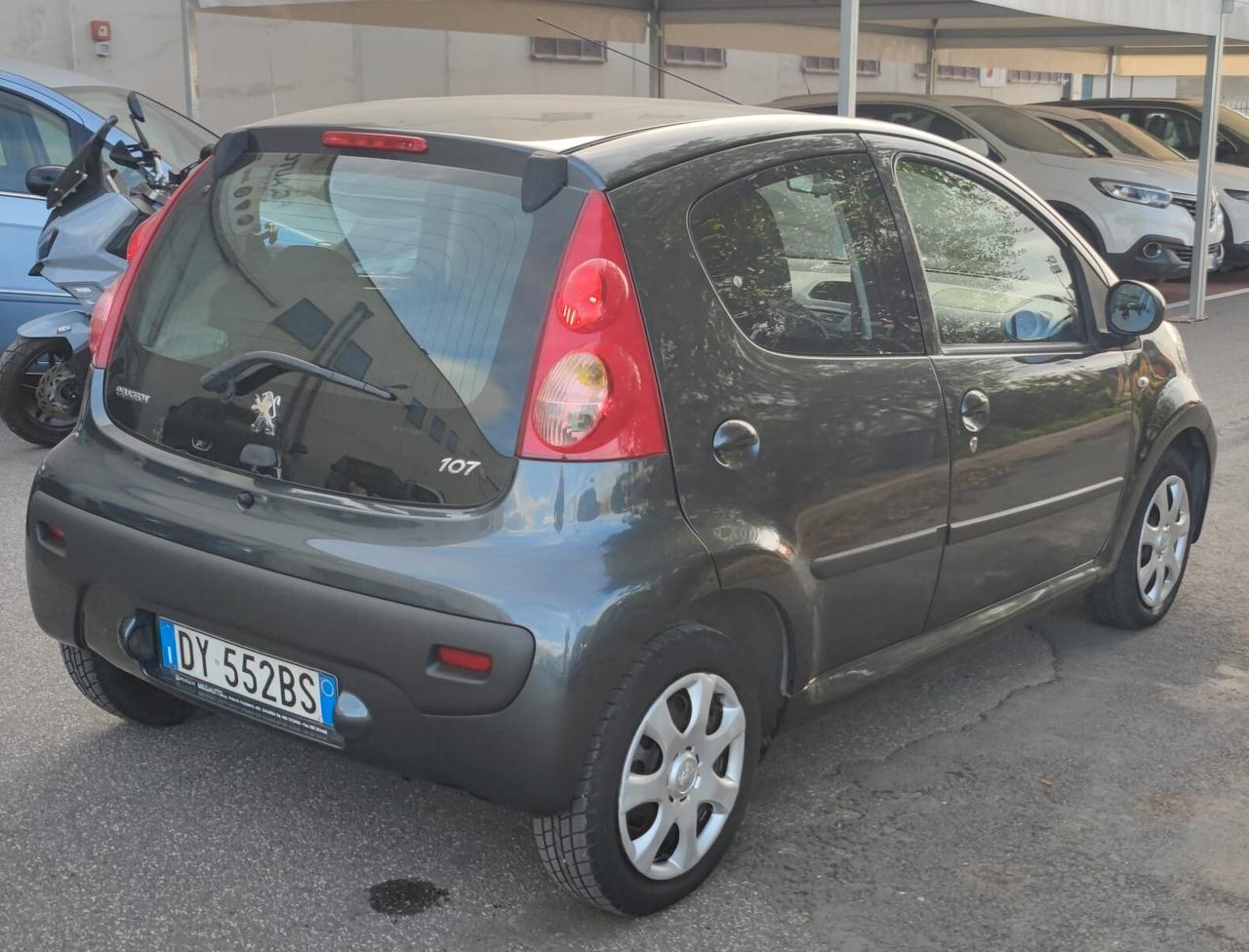 Peugeot 107 1.0 68CV 5p. Sweet Years - ADATTA A NEOPATENTATI -